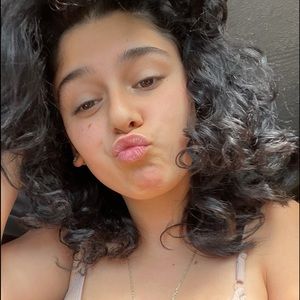 Meet your Posher, Mia